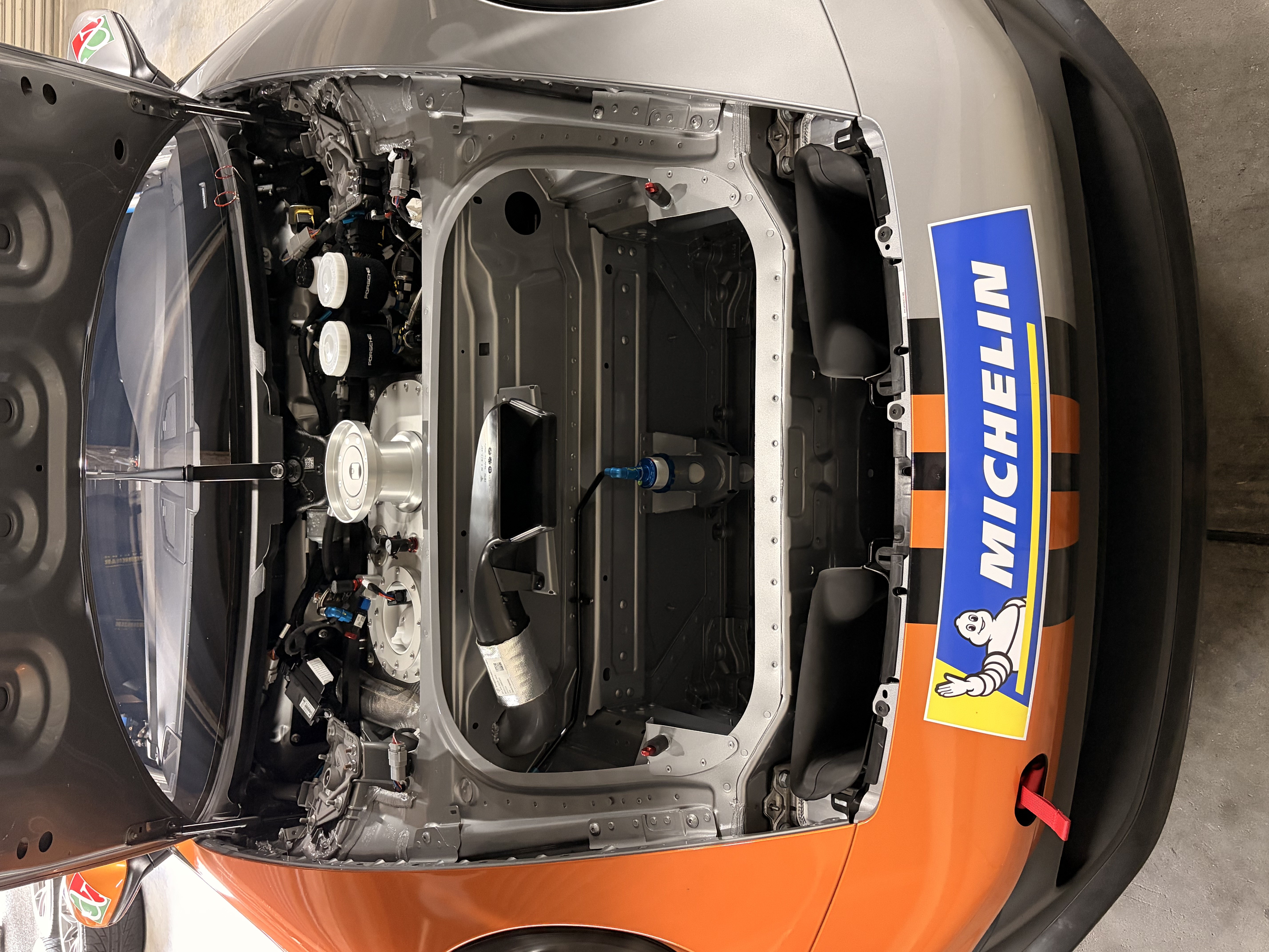 カップカーのフロント内部構造