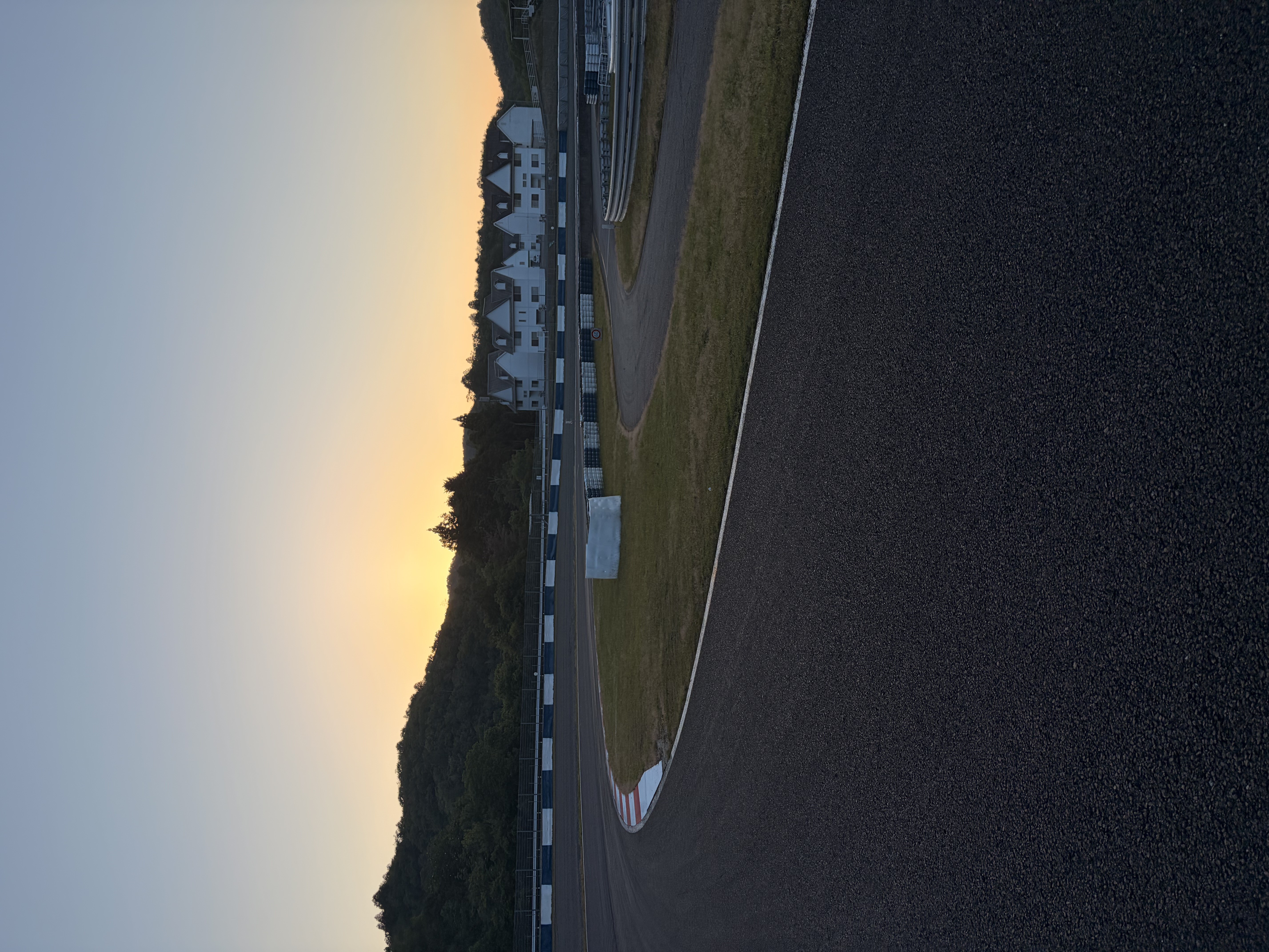 岡山国際サーキット 最終コーナー