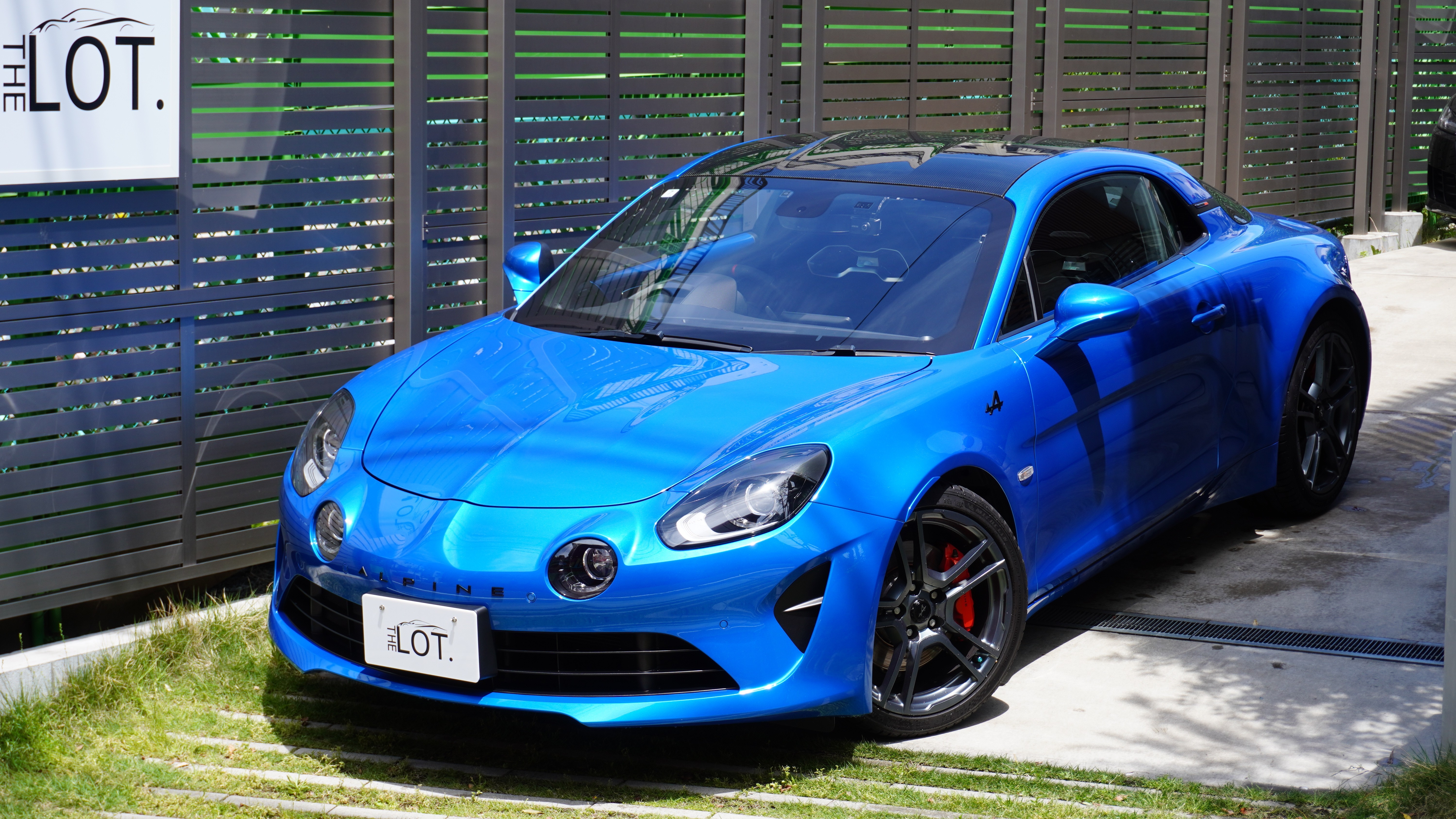 THE LOT.で販売したブルーのアルピーヌA110